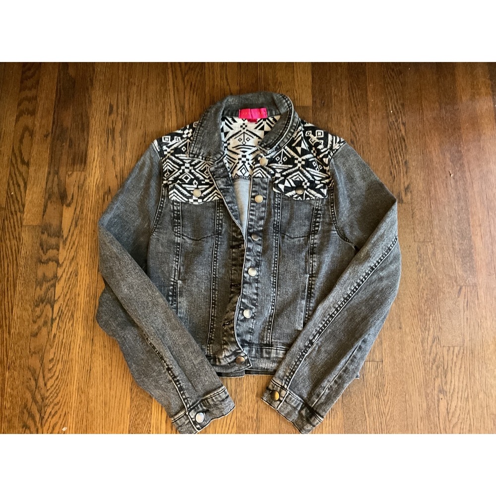 Tinseltown Womens Gray Denim Jacket Geometric Tribal Print Yoke Trucker Medium